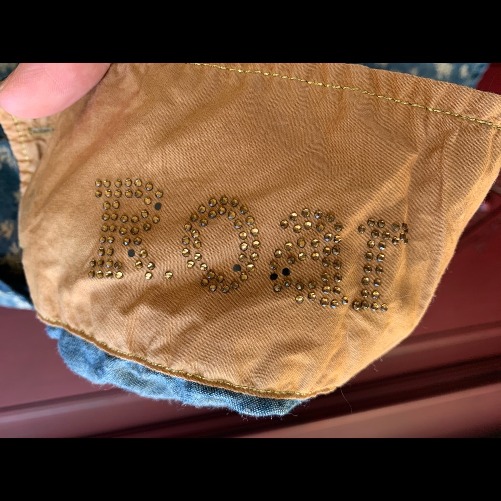 ROAR- gorgeous bedazzled & metallic button up!! - Picture 8 of 8